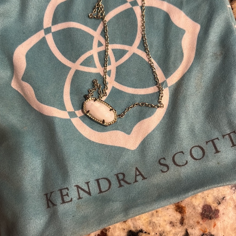 Kendra Scott necklace